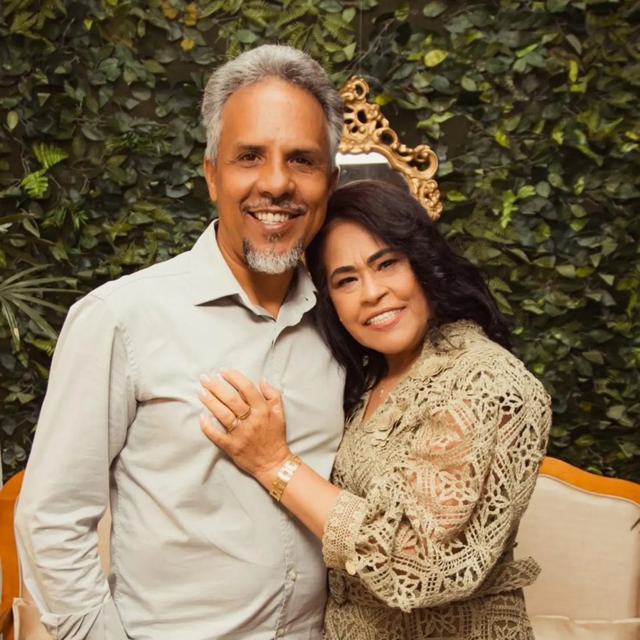 Pastor Claudemir Mendes de Oliveira e sua esposa